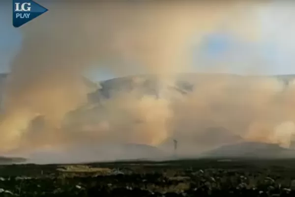 Combaten incendios en La Calera, Escaba de Arriba y los cerros Quico y Carapunco