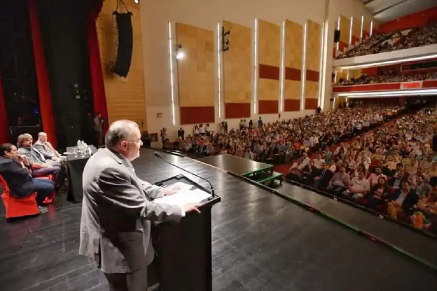 Jaldo dio la bienvenida al padre Pepe que llega en la peregrinación 