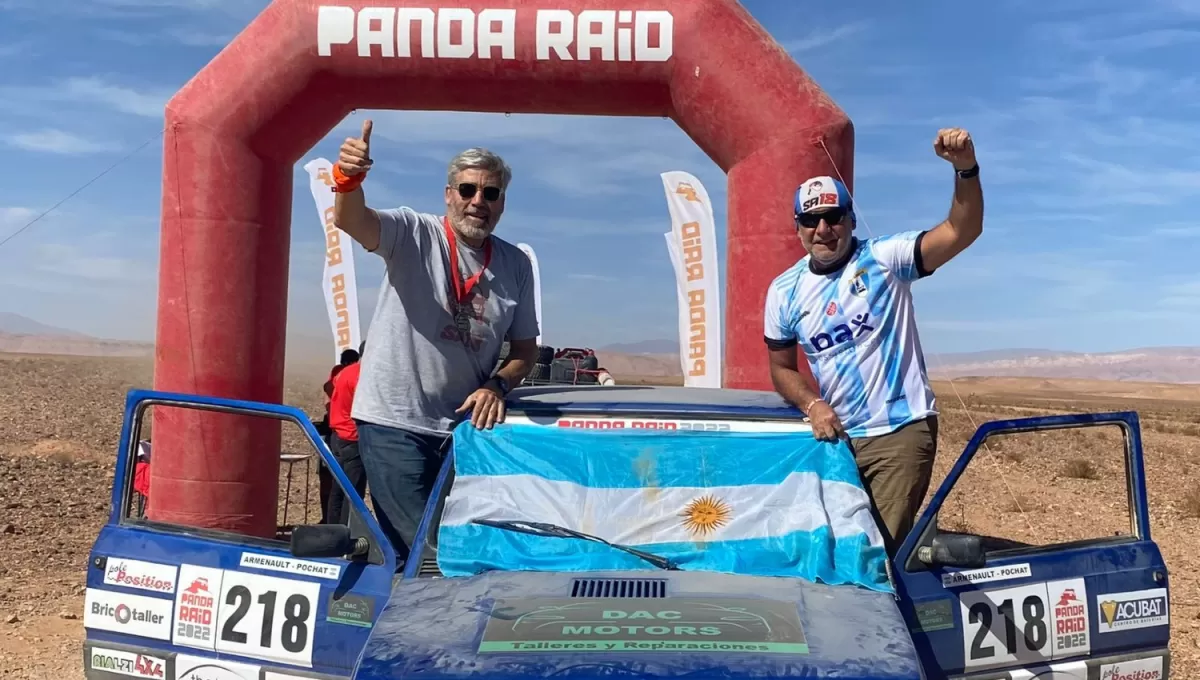 MISIÓN CUMPLIDA. Pochat y Armenault celebran en la meta del Panda Raid.