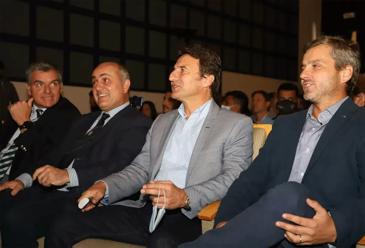 ACUERDO. Sebastián Murga, Alejandro Molinuevo, Roberto Sánchez y Mariano Campero.