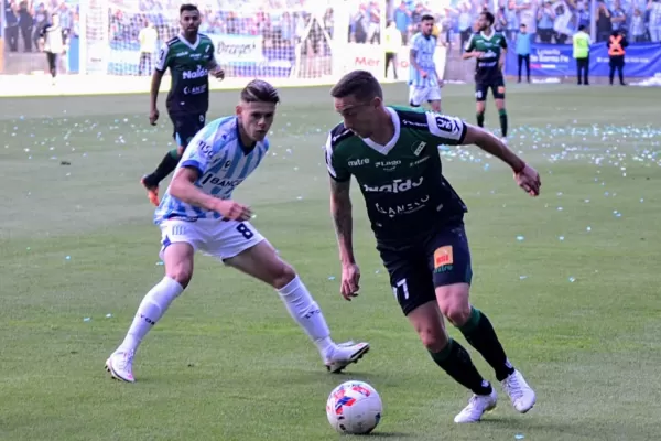 Racing de Córdoba ascendió tras ganarle por penales a Villa Mitre
