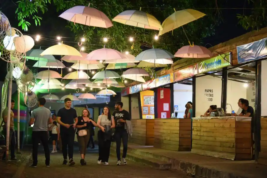 OFERTA DIVERSA. Más de 30 emprendedores se instalaron en el predio. la gaceta / foto de daniel salvador