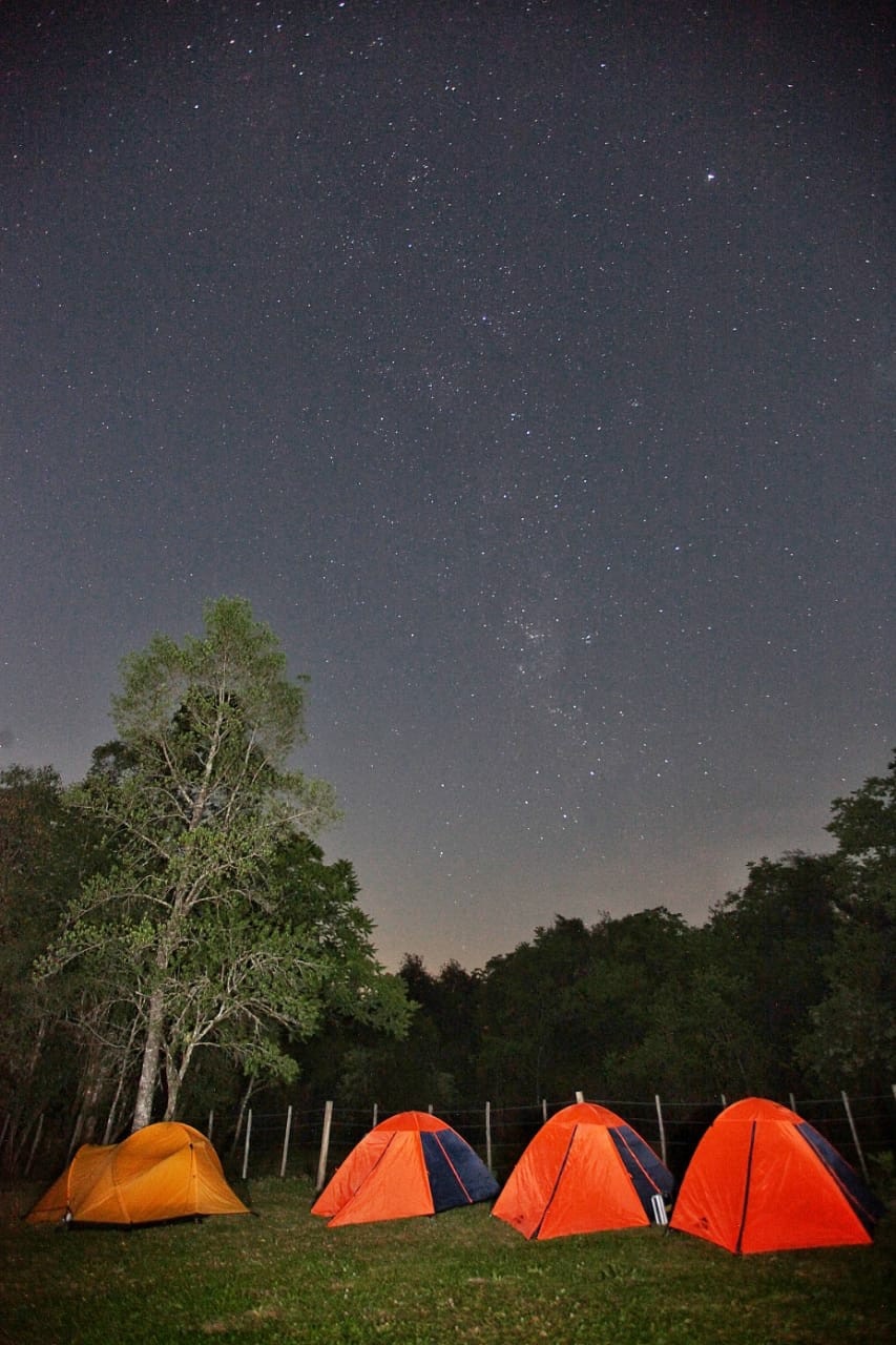 NOCHE MÁGICA. El campamento montado bajo un cielo estrellado GENTILEZA DE GERARDO IRATCHET/ENTE TUCUMÁN TURISMO