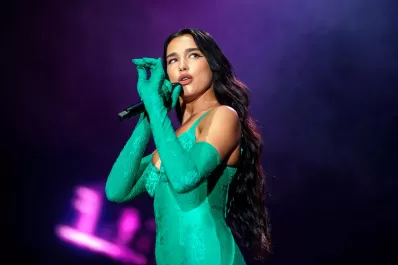Por qué Dua Lipa no estará en la inauguración del Mundial de Qatar 2022