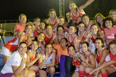 Los Tarcos Rojo celebró con todo en la Súperfinal del Anual de hockey