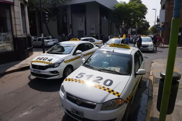 La derogación de una ley reaviva la polémica entre taxistas y Uber