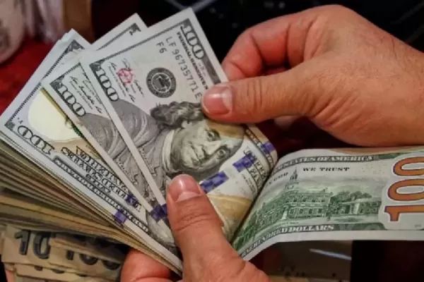 El dólar blue alcanzó su máximo valor en los últimos tres meses