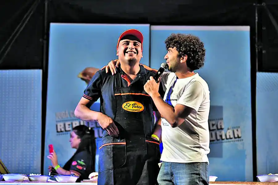 EL MÁS RÁPIDO. En este rubró ganó Jonatan Gómez (28), trabajador de El Turco Sanguchería.