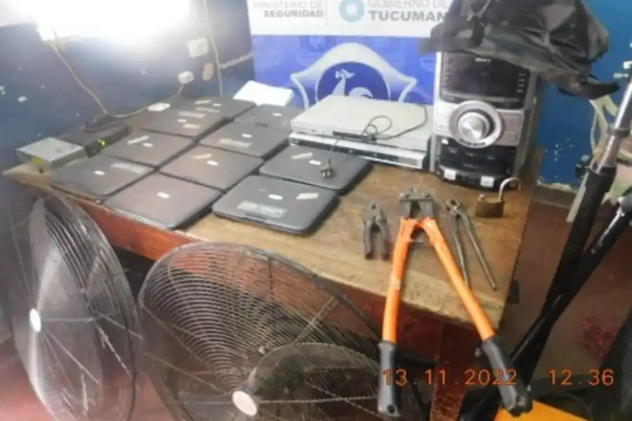 Entró a robar a una escuela rural de El Chañar y lo atraparon cuando huía