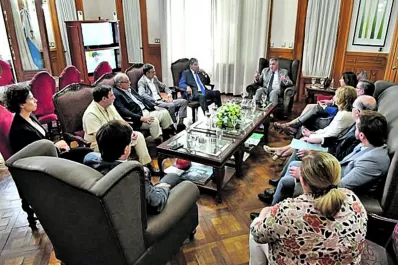 Caras largas y retos en la Casa de Gobierno