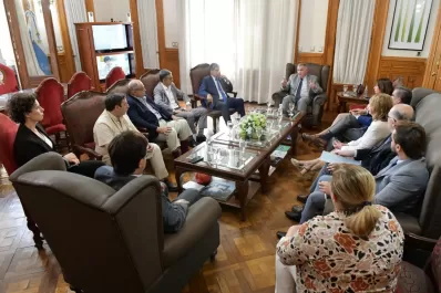 El Gobierno definió pago de sueldos, refuerzo de vacunas y acciones en seguridad