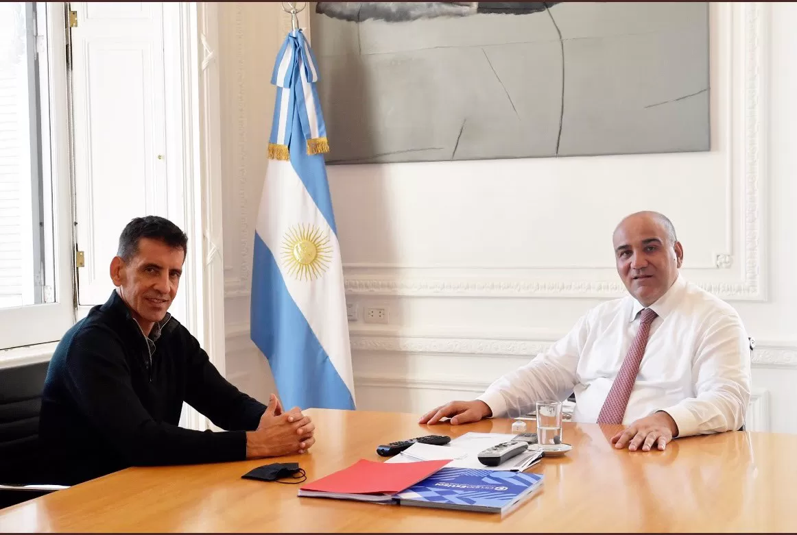 EN LA CASA ROSADA. Gerónimo Vargas Aignasse, del Enohsa, junto a Juan Manzur. 