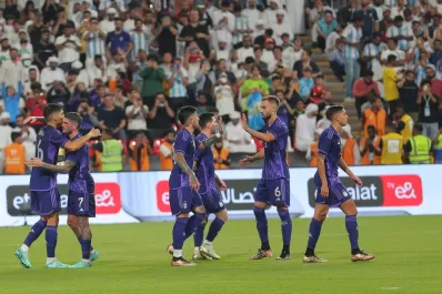 Calle Corrientes: mucha pizza y poco fútbol en la previa al Mundial de Qatar 2022