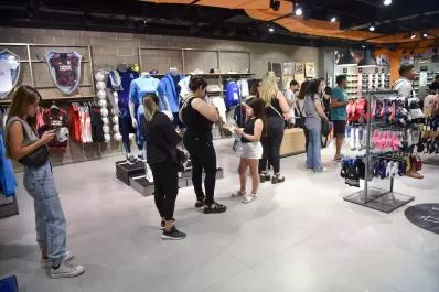 Mundial de Qatar 2022: en plena goleada, los tucumanos salieron a comprar la camiseta