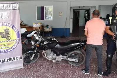 Detuvieron a un inspector de tránsito por circular en una moto adulterada