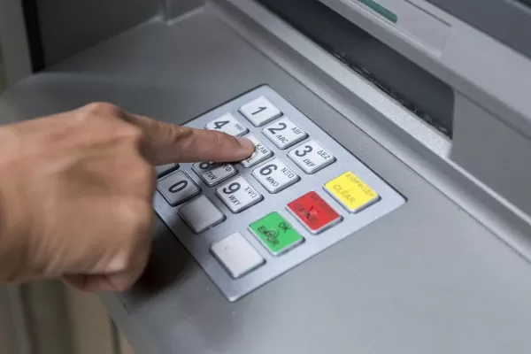Polémica por la suba a estatales: el decreto indica que es no remunerativo y no bonificable