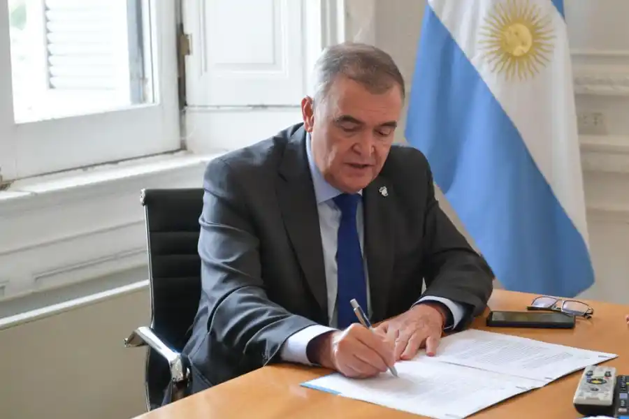 Jaldo firmó un convenio por $150 millones para el combate de los incendios forestales