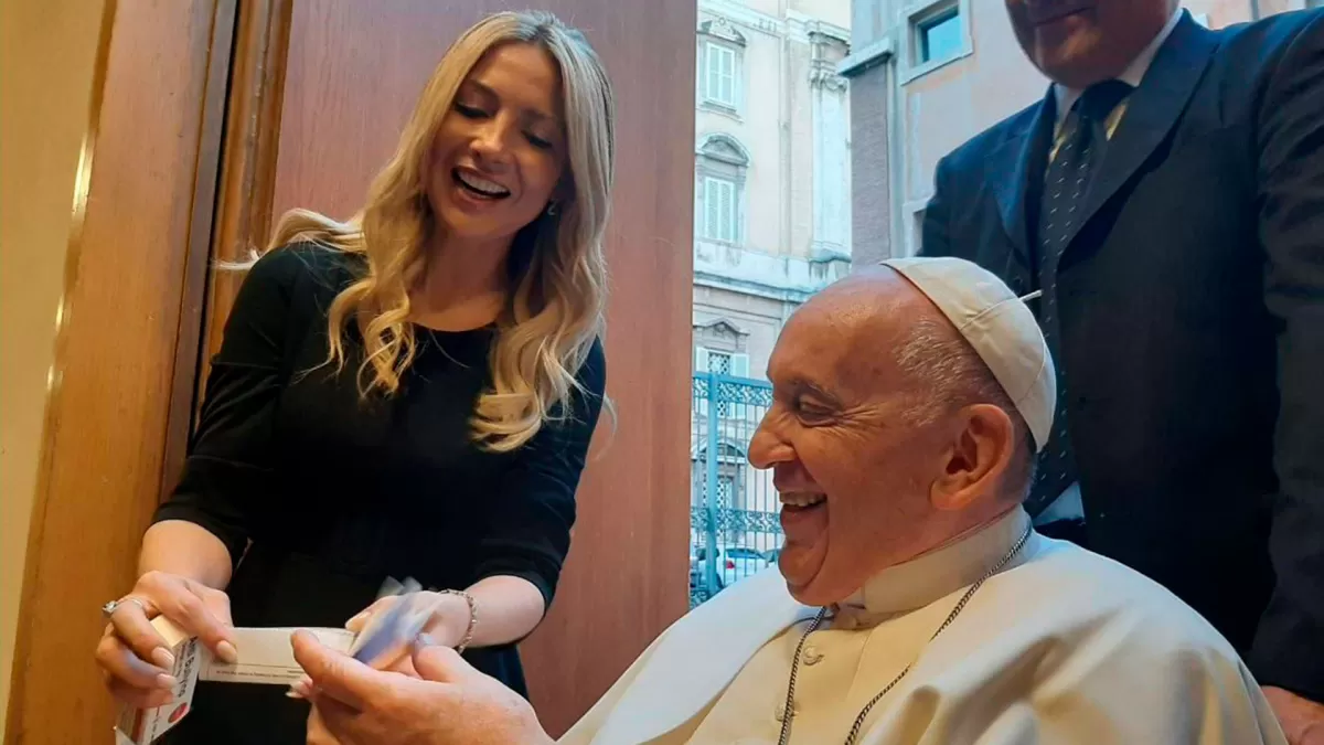 La Primera Dama junto al Papa Francisco