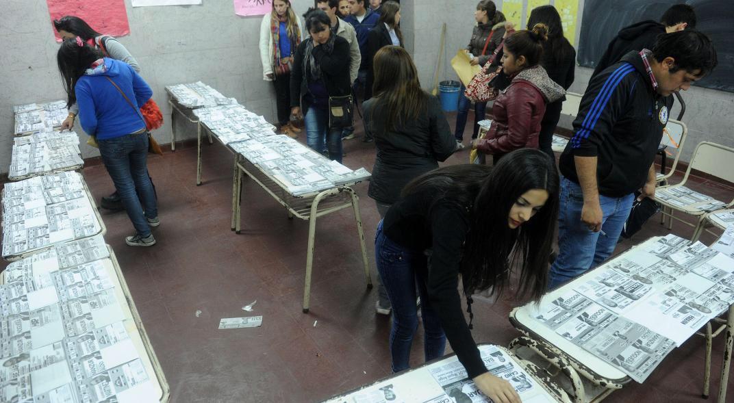 El papel para los votos, todo un escollo para los candidatos que competirán el 14 de mayo en Tucumán
