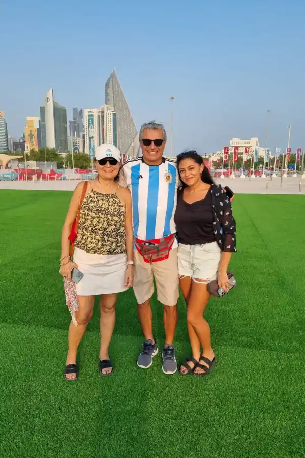 Enrique Castro, Mónica y Fabiana (Perú)