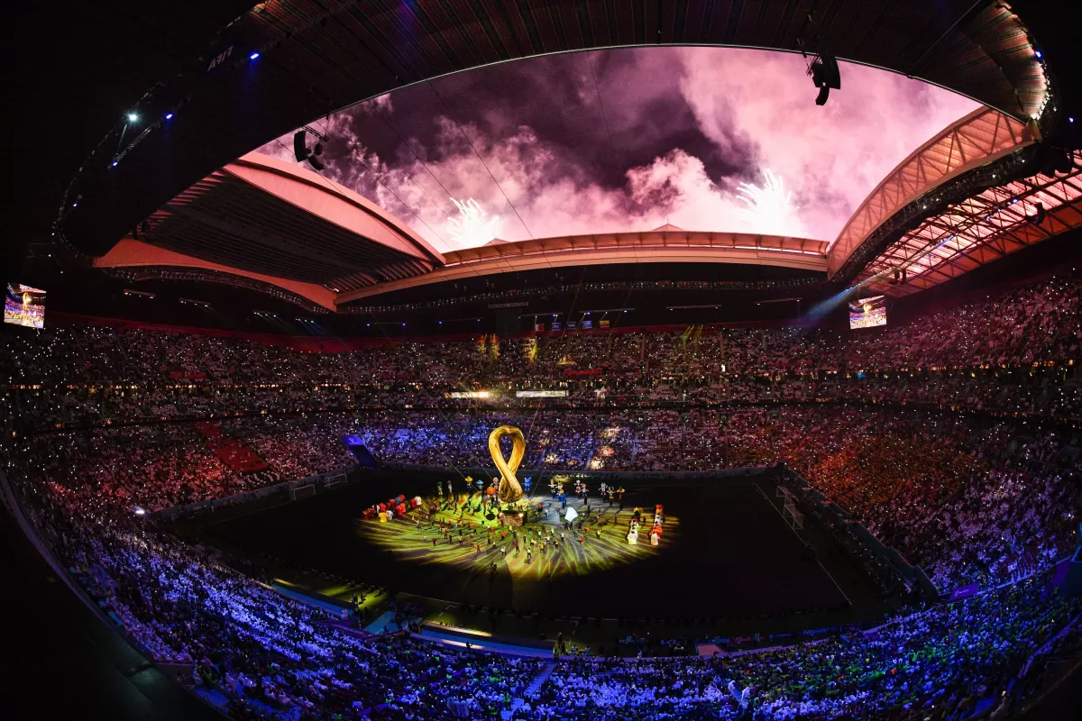 La ceremonia de apertura del Mundial, un viaje que comenzó en un potrero de arena