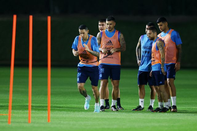 PUESTA A PUNTO. Di María encabeza los trabajos en el entrenamiento en Doha 