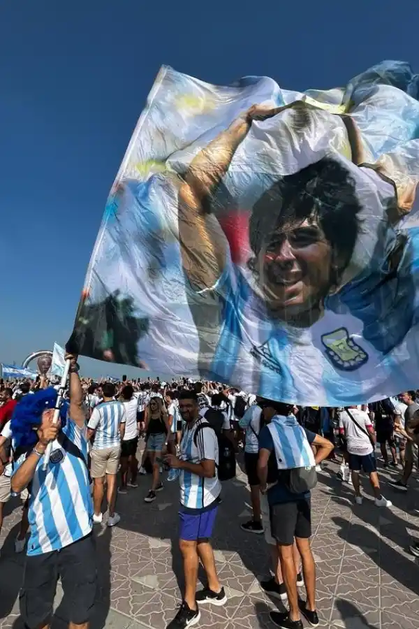 Con el banderazo, Argentina volvió a ser local en el Mundial Qatar 2022