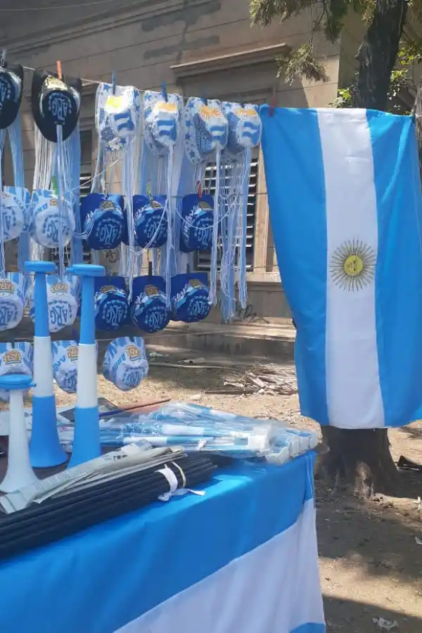 En Tucumán, los ambulantes rezan por el éxito de la selección de Scaloni