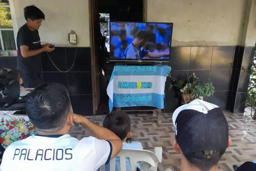 Mundial de Qatar 2022: la familia de Exequiel Palacios sufrió, pero derrocha optimismo