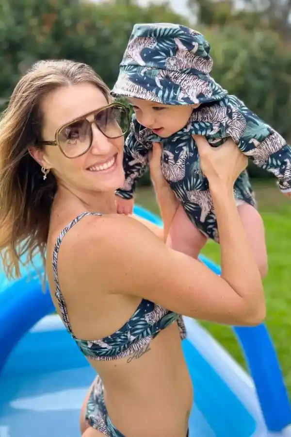Mica Viciconte subió una foto con su hijo y un extraño reflejo en la imagen llamó la atención