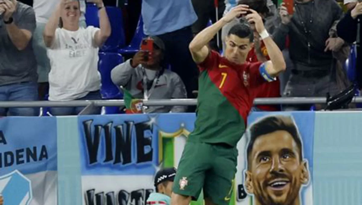CON TESTIGOS. Cristiano Ronaldo celebra su gol en la victoria de Portugal. 