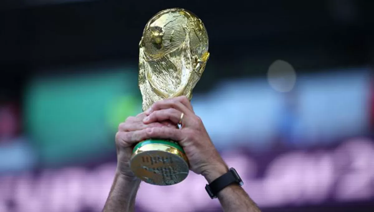 LA MÁS DESEADA. La Copa del Mundo es el trofeo que entrega la FIFA a los campeones del torneo.