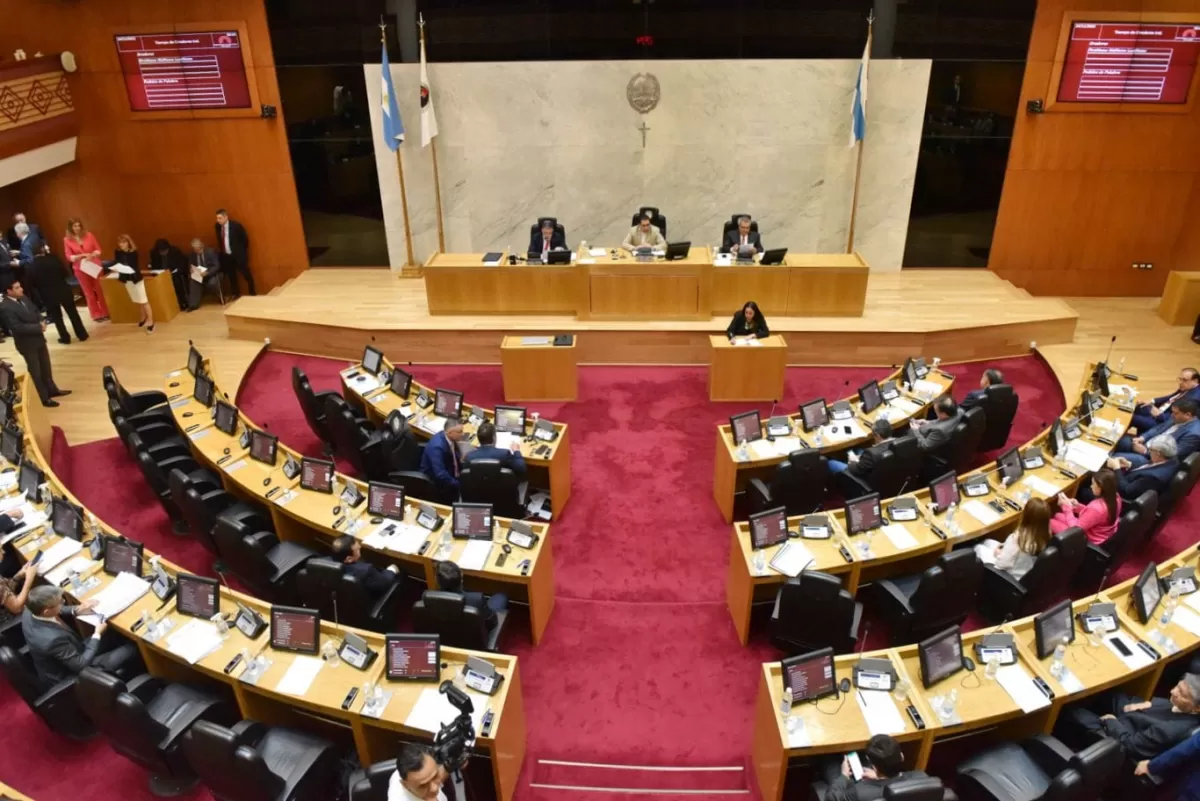 EN EL RECINTO. Legisladores debaten este jueves el Presupuesto 2023. Foto de Prensa HLT