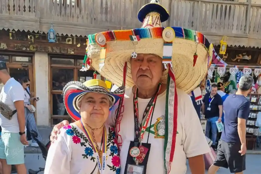 SEGUIDORES.  Este es el quinto Mundial al que asiste Manuel junto a su esposa Marian, colombiana de Bogotá.