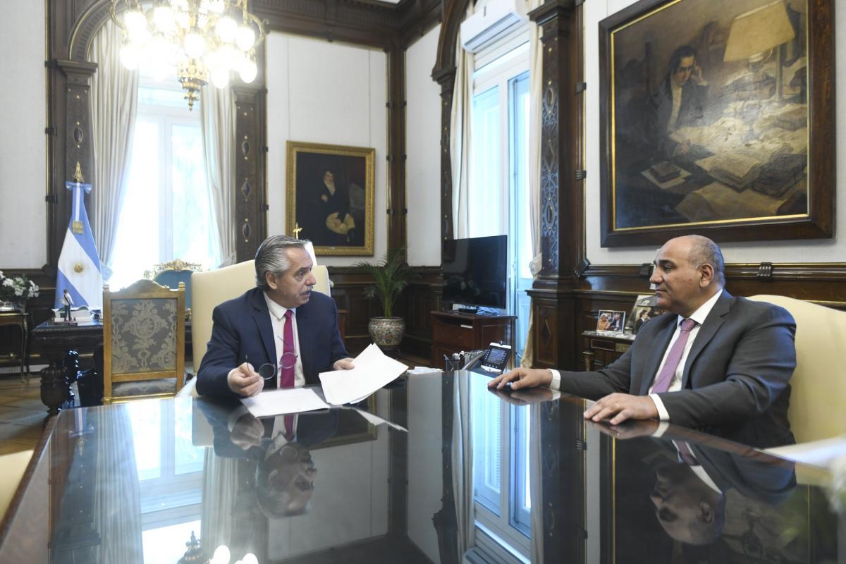 CON EL PRESIDENTE. Juan Manzur, junto a Alberto Fernández, en una reunión reciente. Foto de Twitter @JuanManzurOK