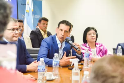 Tucumán recibió a más de 50 intendentes de la región para capacitarse en obras de agua y cloacas