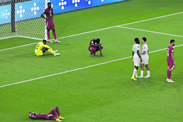 Qatar perdió y se convirtió en el primer eliminado
