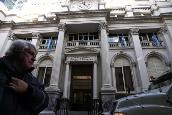 El BCRA vendió U$S 40 millones y cortó la racha positiva de tres jornadas con compras