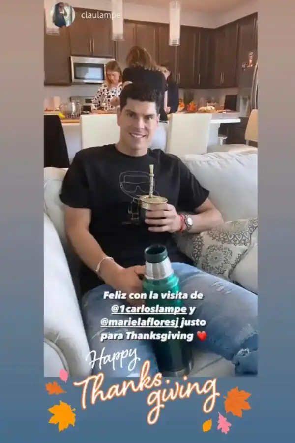 Lampe tomando mate en Estados Unidos.