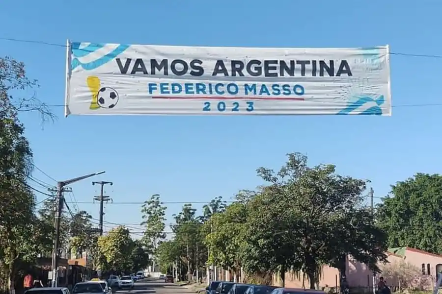 PASACALLES CON TÓNICA MUNDIALISTA. Federico Masso será candidato a gobernador en 2023. 