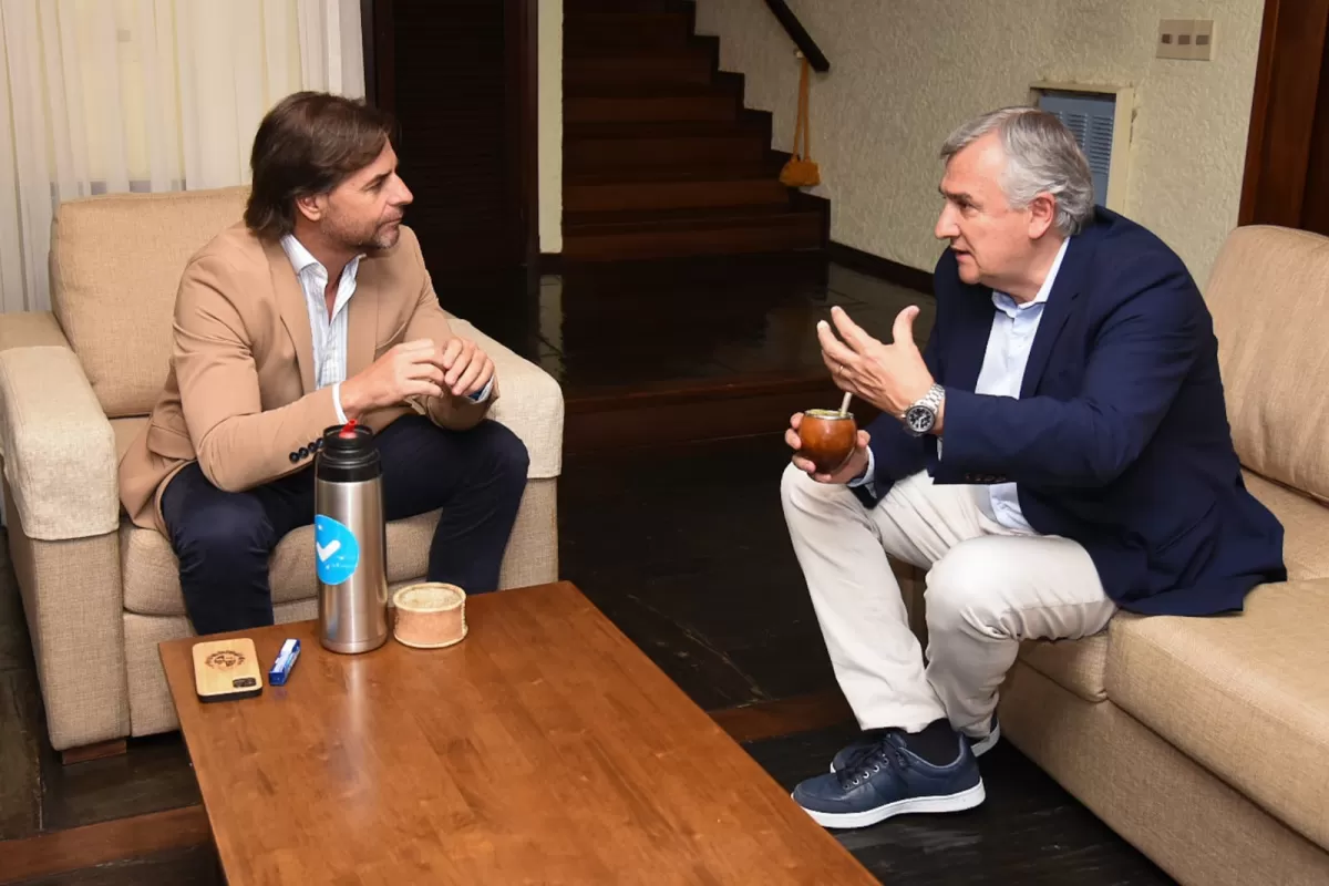 Gerardo Morales se reunió con Luis Lacalle Pou: ¿qué temas abordaron?