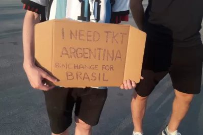 LA GACETA en Qatar: Hinchas argentinos comienzan a llegar a Lusail y muchos buscan entradas en la reventa