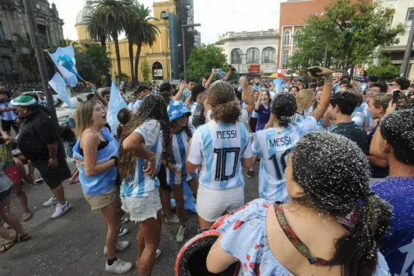 En la plaza, los tucumanos demostraron que quieren levantar la Copa