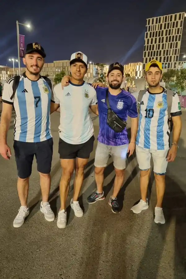 LA GACETA en Qatar: Diez historias de pura pasión celeste y blanca