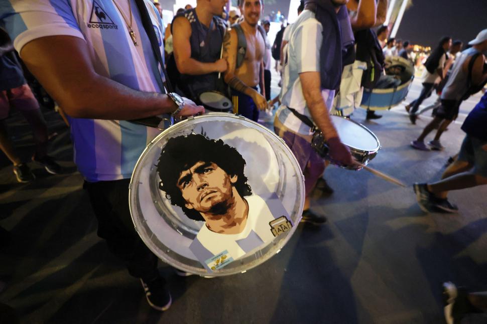 ESTÁ EN TODAS PARTES. Las imágenes de Maradona aparecen en cada rincón del planeta en el que un futbolero aparece en escena.