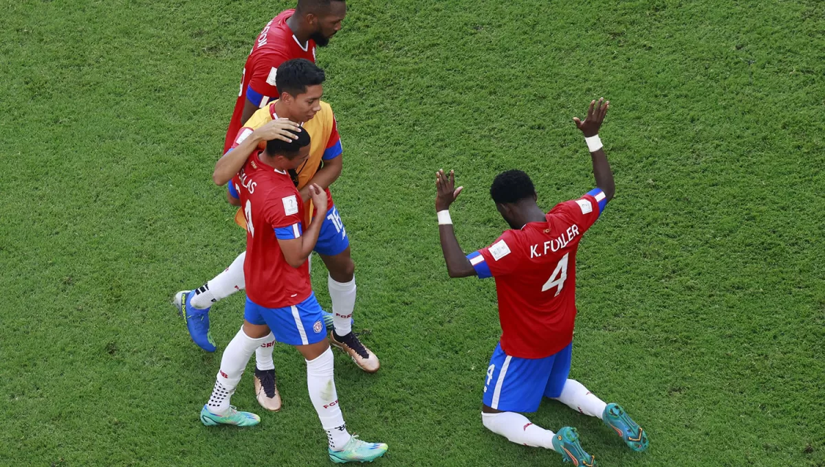 EMOCIÓN. Costa Rica se encontró con un gol y revive sus ilusiones de pasar a segunda fase.