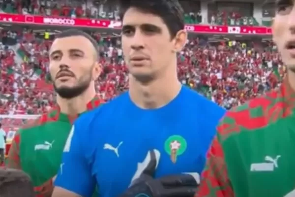 Mundial Qatar 2022: el arquero de Marruecos cantó el himno y luego pidió el cambio