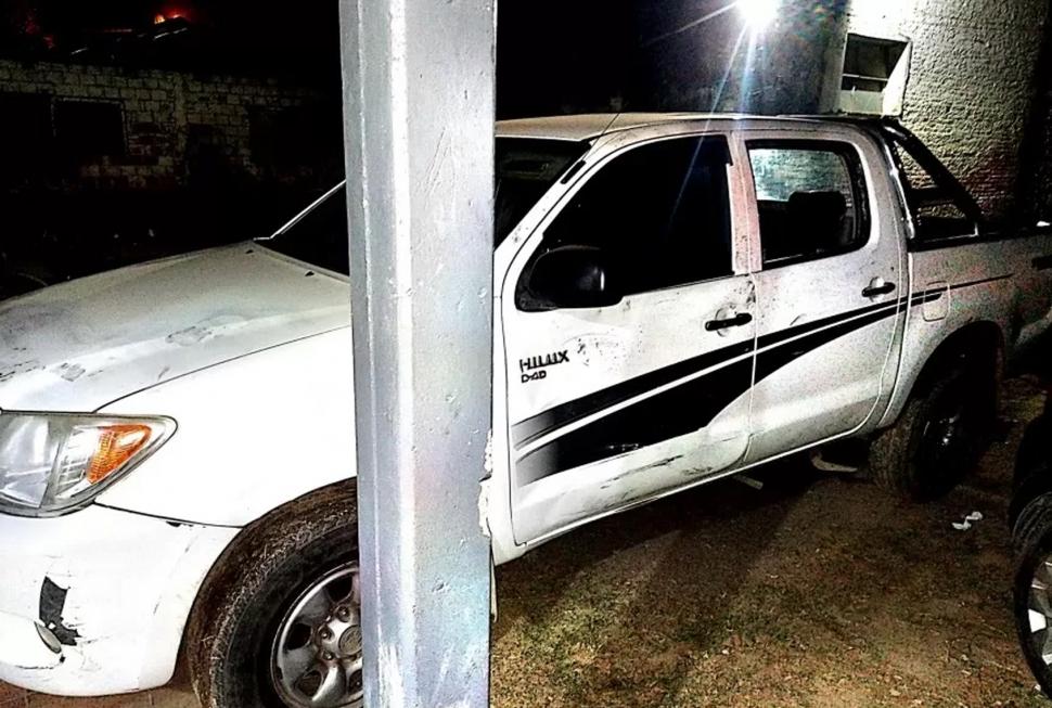 RECUPERADA. La camioneta Toyota Hilux que ladrones armados habían robado cerca de la Perón.  