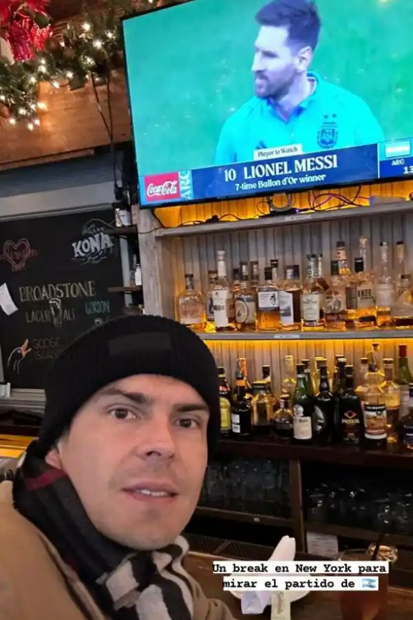 Lampe viendo el partido de la selección.