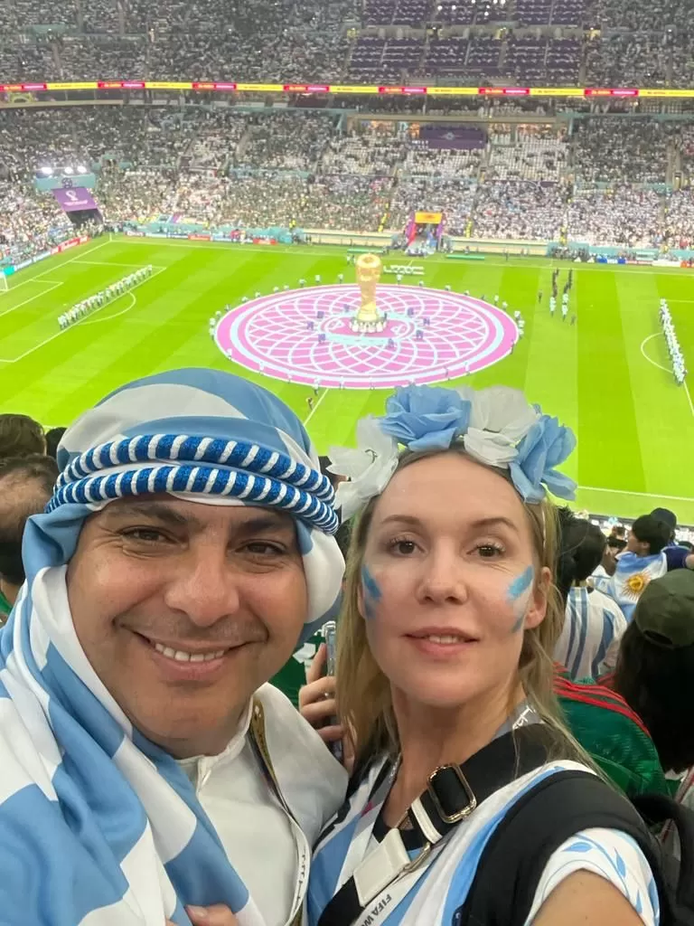 OTRO MUNDIAL. Tras haberse conocido en Rusia, Gustavo y Ana celebraron la victoria de Argentina. 